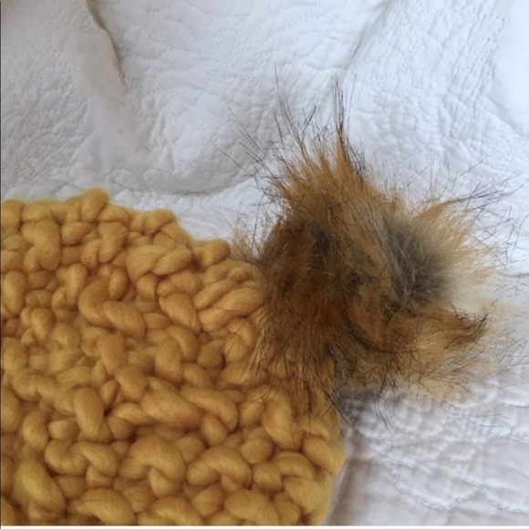 3/$30 🔥 Chunky Knit Yellow Pom Beanie - Picture 5 of 5